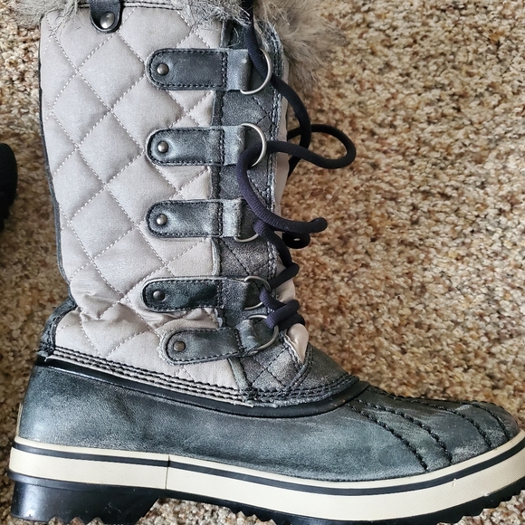 Womens Sorel Snow Boots - Picture 4 of 10